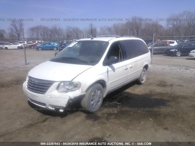 2C8GP64L05R508501 - 2005 CHRYSLER TOWN & COUNTRY LIMITED WHITE photo 2