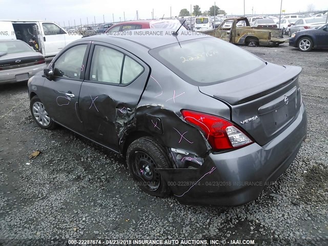 3N1CN7AP6JL813739 - 2018 NISSAN VERSA S/S PLUS/SV/SL GRAY photo 3