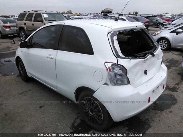 JTDJT923685161054 - 2008 TOYOTA YARIS WHITE photo 3