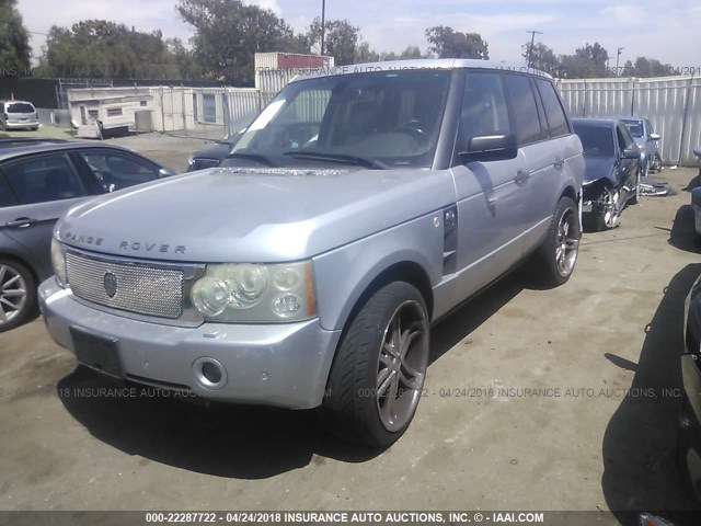 SALME15467A262641 - 2007 LAND ROVER RANGE ROVER HSE SILVER photo 2