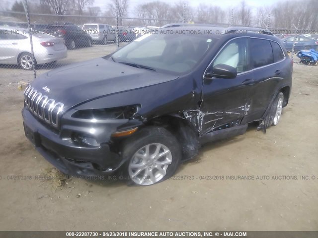 1C4PJMCS2HW588332 - 2017 JEEP CHEROKEE LATITUDE Szary zdjęcie 6