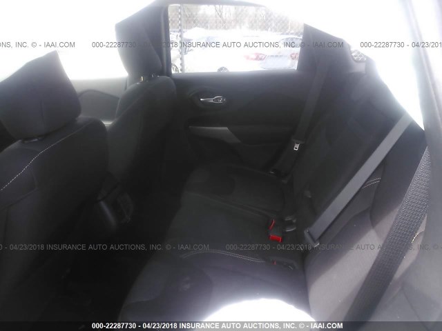 1C4PJMCS2HW588332 - 2017 JEEP CHEROKEE LATITUDE Szary zdjęcie 8