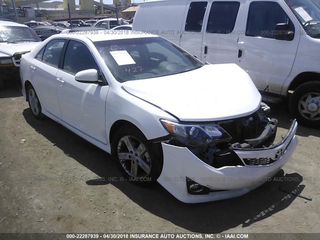 4T1BF1FK0DU286741 - 2013 TOYOTA CAMRY L/SE/LE/XLE 白色 照片 1