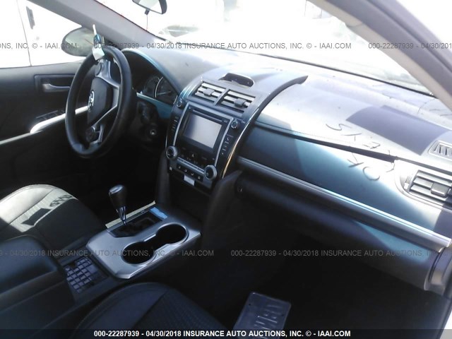 4T1BF1FK0DU286741 - 2013 TOYOTA CAMRY L/SE/LE/XLE 白色 照片 5