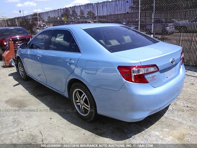 4T1BD1FKXCU042857 - 2012 TOYOTA CAMRY HYBRID/LE/XLE Light Blue photo 3