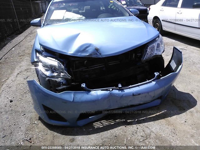 4T1BD1FKXCU042857 - 2012 TOYOTA CAMRY HYBRID/LE/XLE 浅蓝色 照片 6