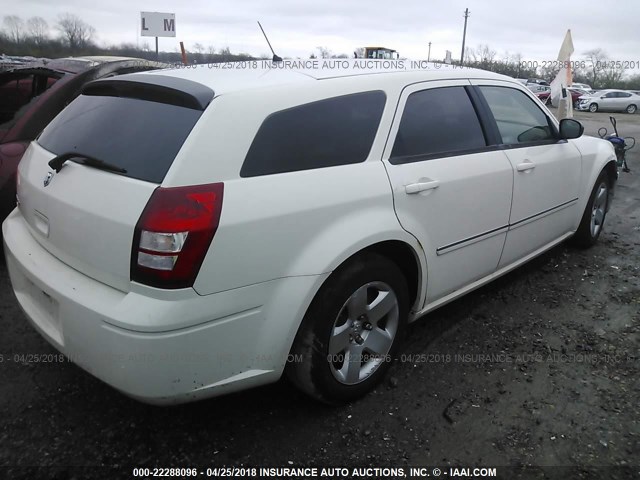 2D4FV47T58H177950 - 2008 DODGE MAGNUM WHITE photo 4