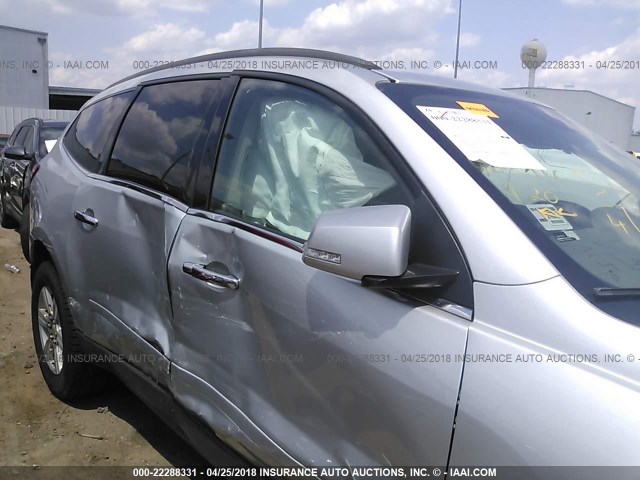 1GNKRGED0BJ180538 - 2011 CHEVROLET TRAVERSE LT SILVER photo 6