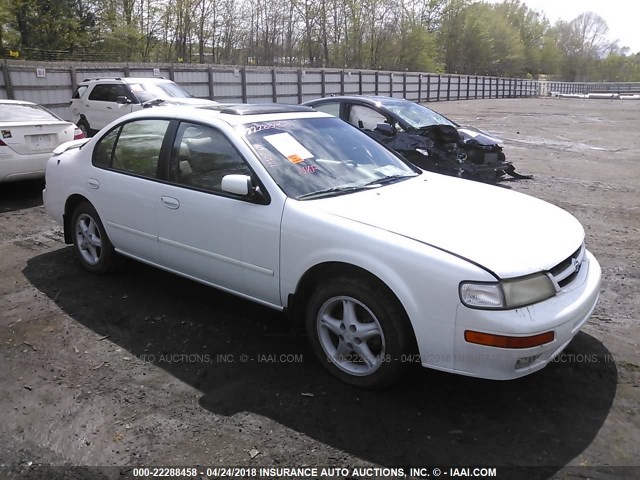 JN1CA21A1WT304056 - 1998 NISSAN MAXIMA GLE/GXE/SE WHITE photo 1