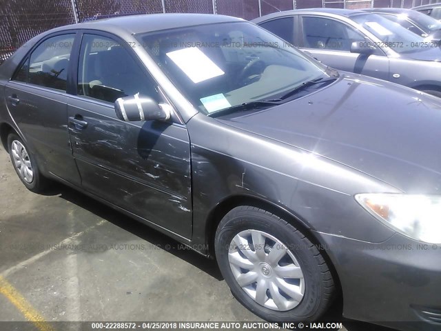 4T1BE32K85U985928 - 2005 TOYOTA CAMRY LE/XLE/SE ნაცრისფერი ფოტო 6