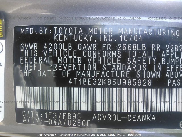 4T1BE32K85U985928 - 2005 TOYOTA CAMRY LE/XLE/SE ნაცრისფერი ფოტო 9