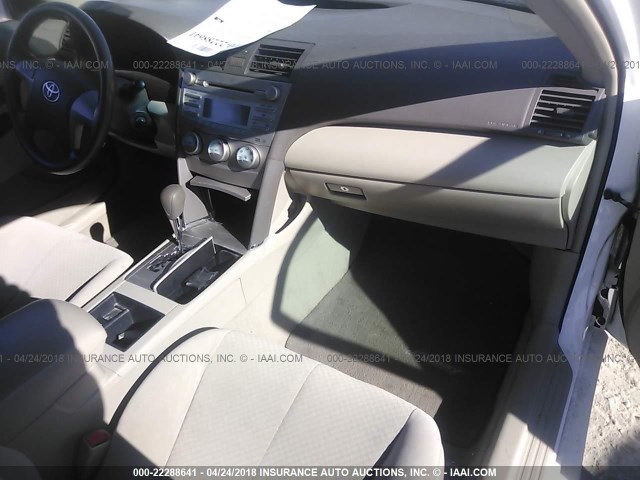 4T1BE46K49U828967 - 2009 TOYOTA CAMRY SE/LE/XLE WHITE photo 5