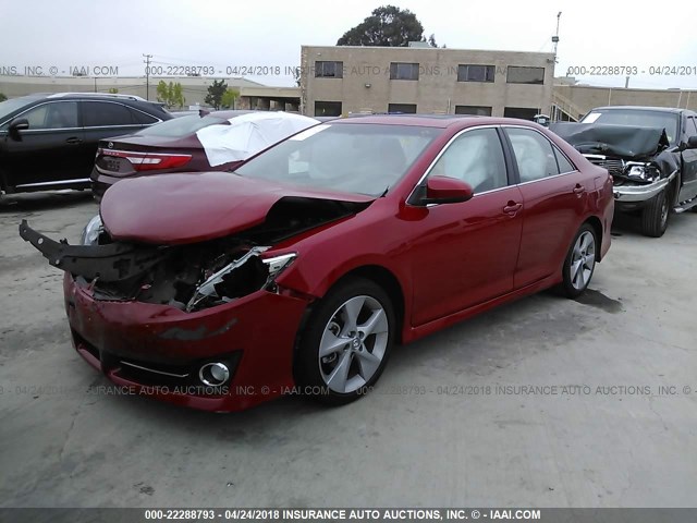 4T1BK1FK3CU501667 - 2012 TOYOTA CAMRY SE/XLE RED photo 2