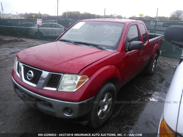 1N6AD06U77C428155 - 2007 NISSAN FRONTIER KING CAB LE/SE/OFF ROAD RED photo 2