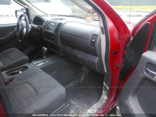 1N6AD06U77C428155 - 2007 NISSAN FRONTIER KING CAB LE/SE/OFF ROAD RED photo 5