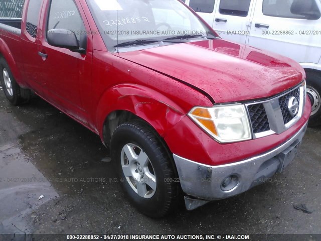 1N6AD06U77C428155 - 2007 NISSAN FRONTIER KING CAB LE/SE/OFF ROAD RED photo 6