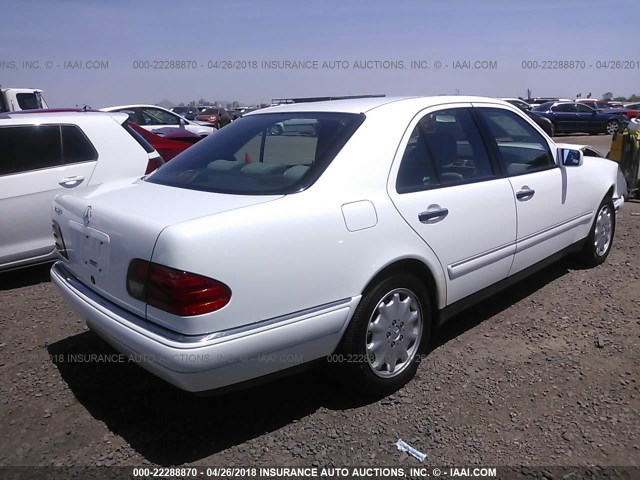 WDBJF82F4WX003906 - 1998 MERCEDES-BENZ E 320 4MATIC WHITE photo 4