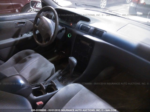 JT2BG22K6Y0432224 - 2000 TOYOTA CAMRY CE/LE/XLE 银色 照片 5