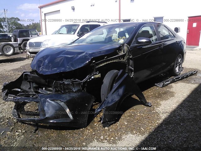 4T1BF1FK1GU211972 - 2016 TOYOTA CAMRY LE/XLE/SE/XSE BLACK photo 2