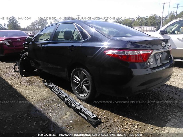 4T1BF1FK1GU211972 - 2016 TOYOTA CAMRY LE/XLE/SE/XSE BLACK photo 3