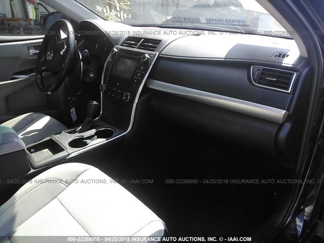 4T1BF1FK1GU211972 - 2016 TOYOTA CAMRY LE/XLE/SE/XSE BLACK photo 5
