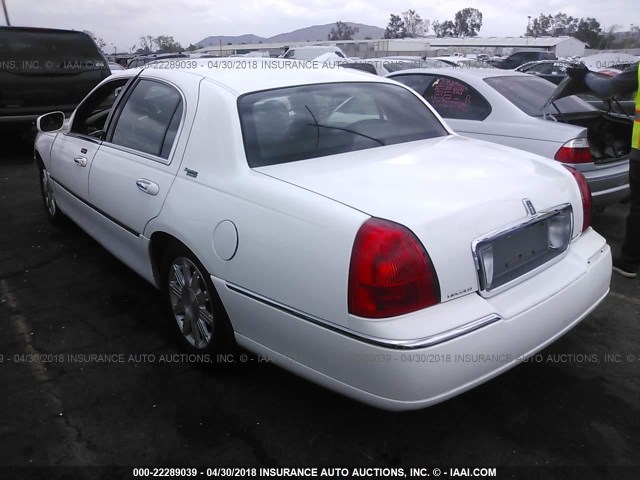 2LNBL8CV2AX616643 - 2010 LINCOLN TOWN CAR SIGNATURE LIMITED WHITE photo 3