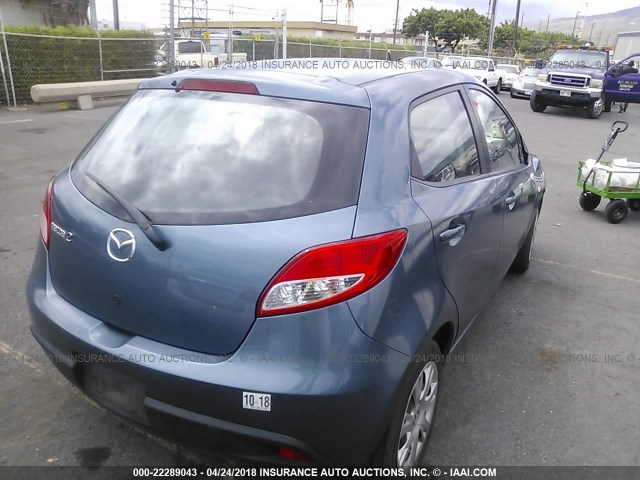 JM1DE1KY7E0172643 - 2014 MAZDA MAZDA2 SPORT BLUE photo 4