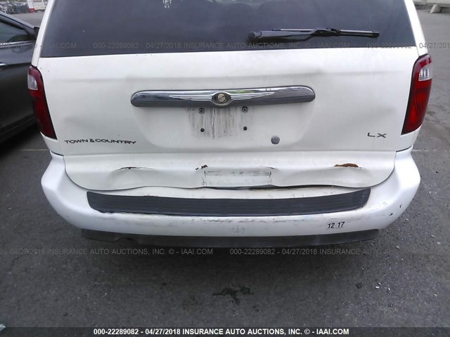 2C4GP44R75R449618 - 2005 CHRYSLER TOWN & COUNTRY LX WHITE photo 6