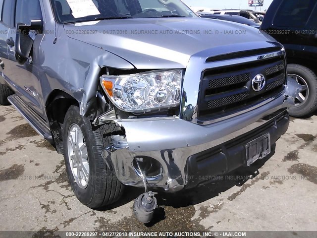 5TFRM5F19BX021898 - 2011 TOYOTA TUNDRA DOUBLE CAB SR5 SILVER photo 6