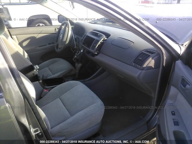 4T1BE32K84U860832 - 2004 TOYOTA CAMRY LE/XLE/SE ნაცრისფერი ფოტო 5