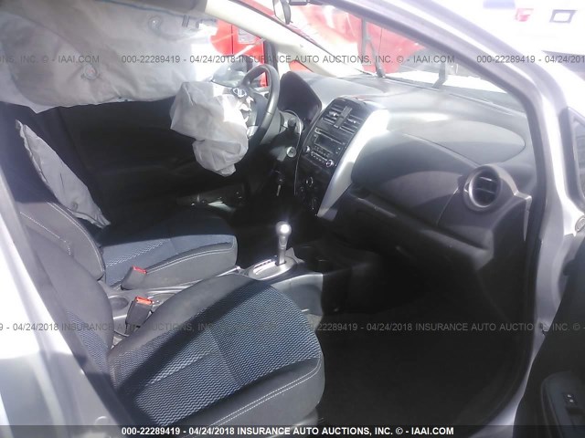 3N1CE2CP1FL420870 - 2015 NISSAN VERSA NOTE S/S PLUS/SV/SL/SR SILVER photo 5