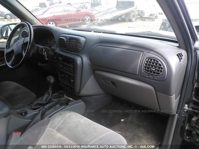 1GNDT13S622140998 - 2002 CHEVROLET TRAILBLAZER  BLACK photo 5