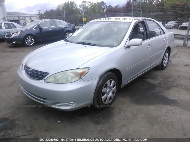 4T1BE32K93U785718 - 2003 TOYOTA CAMRY LE/XLE/SE ვერცხლისფერი ფოტო 2