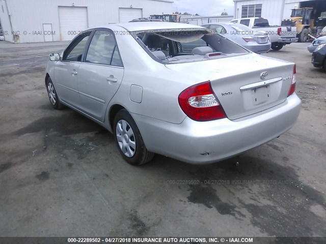 4T1BE32K93U785718 - 2003 TOYOTA CAMRY LE/XLE/SE ვერცხლისფერი ფოტო 3