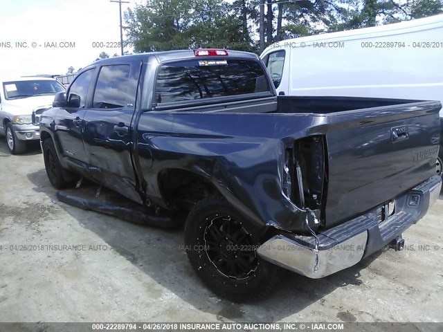 5TFEM5F14EX074947 - 2014 TOYOTA TUNDRA CREWMAX SR5 GRAY photo 3