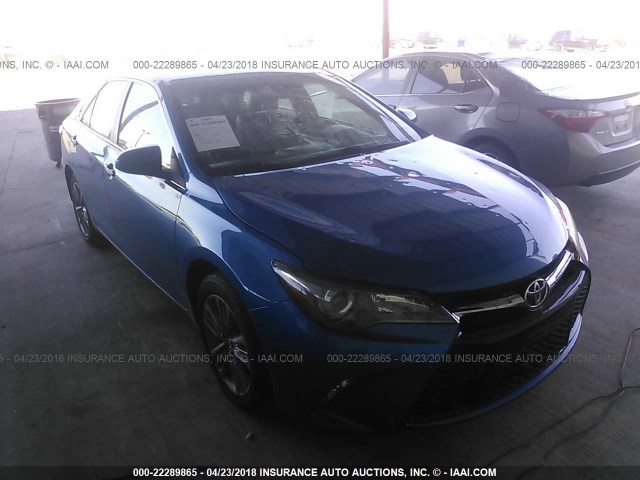 4T1BF1FK7HU650420 - 2017 TOYOTA CAMRY LE/XLE/SE/XSE BLUE photo 1