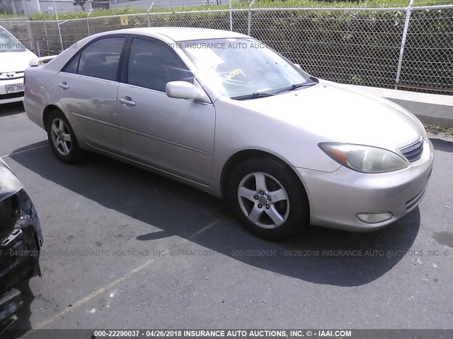 JTDBE32KX20085586 - 2002 TOYOTA CAMRY LE/XLE/SE GOLD photo 1