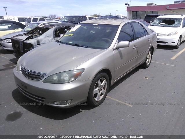 JTDBE32KX20085586 - 2002 TOYOTA CAMRY LE/XLE/SE GOLD photo 2