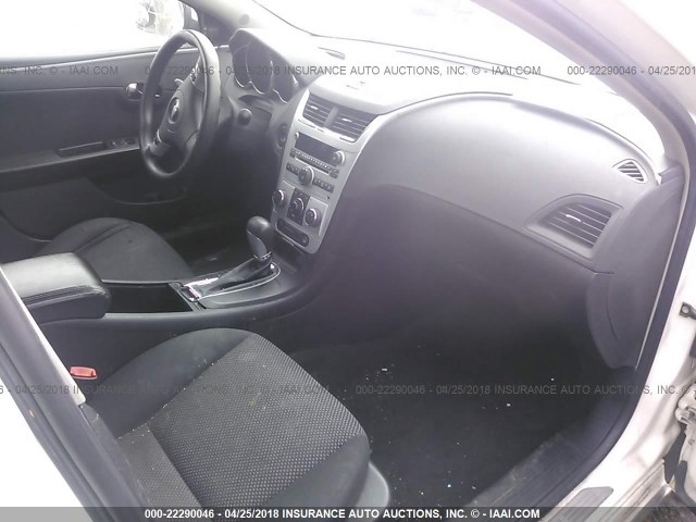 1G1ZH57B98F231551 - 2008 CHEVROLET MALIBU 1LT WHITE photo 5