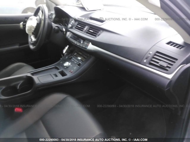 JTHKD5BHXC2120313 - 2012 LEXUS CT 200 GRAY photo 5