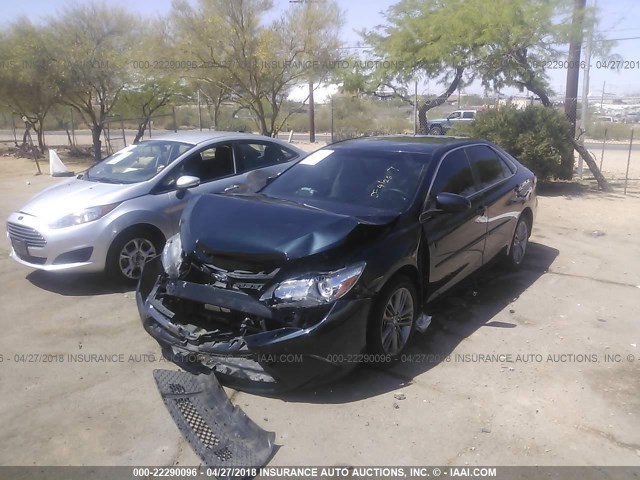 4T1BF1FK6GU546015 - 2016 TOYOTA CAMRY LE/XLE/SE/XSE BLUE photo 2