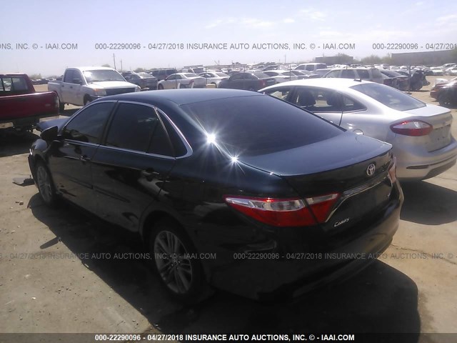 4T1BF1FK6GU546015 - 2016 TOYOTA CAMRY LE/XLE/SE/XSE BLUE photo 3