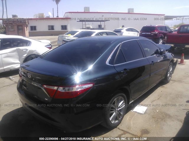 4T1BF1FK6GU546015 - 2016 TOYOTA CAMRY LE/XLE/SE/XSE BLUE photo 4