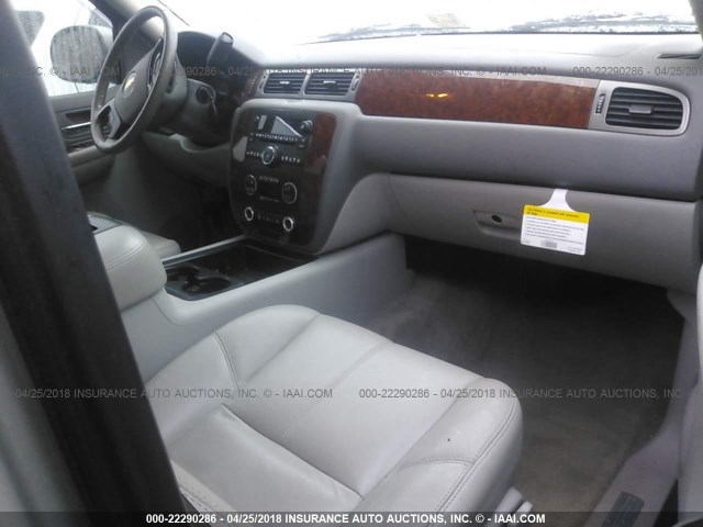 1GNFC13J98R226340 - 2008 CHEVROLET TAHOE C1500 GRAY photo 5