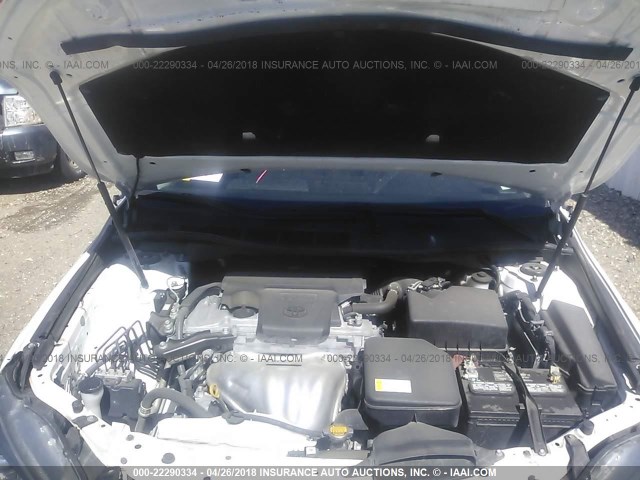 4T1BF1FK3GU119987 - 2016 TOYOTA CAMRY LE/XLE/SE/XSE WHITE photo 10