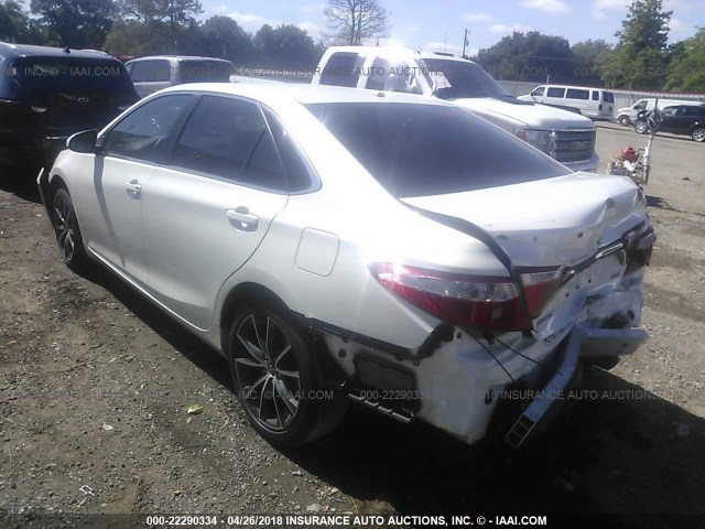 4T1BF1FK3GU119987 - 2016 TOYOTA CAMRY LE/XLE/SE/XSE WHITE photo 3