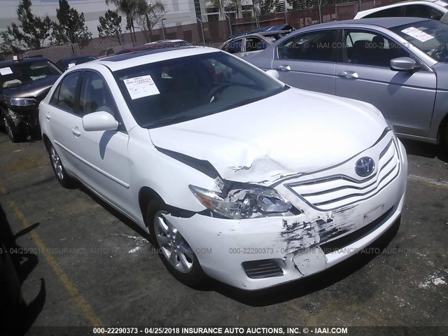 4T1BF3EK6BU632883 - 2011 TOYOTA CAMRY SE/LE/XLE WHITE photo 1