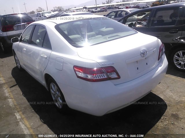 4T1BF3EK6BU632883 - 2011 TOYOTA CAMRY SE/LE/XLE WHITE photo 3