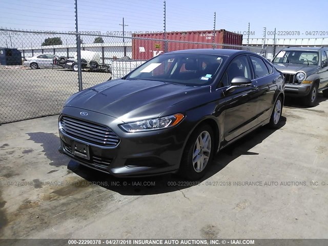 1FA6P0HD2F5123670 - 2015 FORD FUSION SE GRAY photo 2