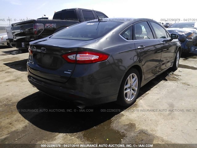 1FA6P0HD2F5123670 - 2015 FORD FUSION SE GRAY photo 4